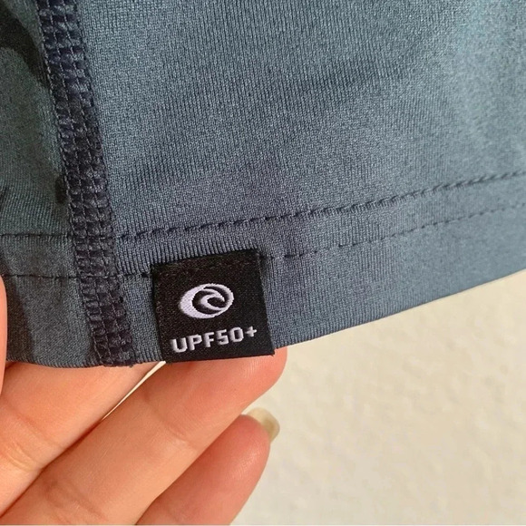 Rip Curl Women's Classic Surf Long Sleeve
Rashguard Zipper Closure UPF 50+ - Picture 5 of 9